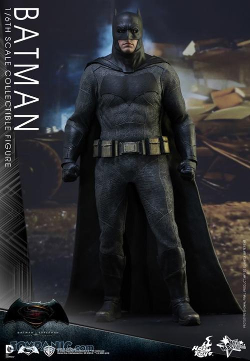 hot toys bvs batman tech cowl